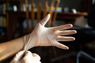 Precautions for daily use of latex gloves