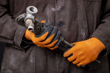 Shielding the Hands: The Importance of Mechanical Gloves in the Workplace
