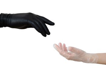 Choosing the Right Gloves for the Job: A Mechanical Perspective on Rubber Gloves vs. Nitrile Gloves