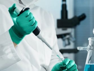 How to Choose High-Performance Chemical-Resistant Nitrile Gloves?