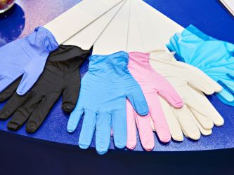Choosing Nitrile Gloves: Material Science and Application Insights